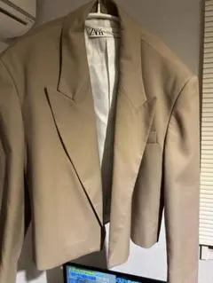 ZARA ベージュ ショート丈 テーラードジャケット