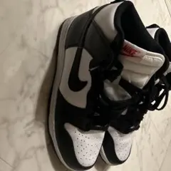 NIKE Dunk High Black White スニーカーのサムネイル