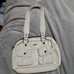 ＸGirlホワイト ハンドバッグ フロントポケット付き