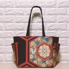 帯リメイク　黒色地　亀甲 花紋 花刺繍　肩掛けトート　大容量　サイドポケット