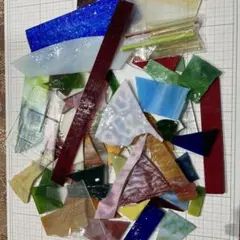 ステンドグラスの端材様々約950グラム