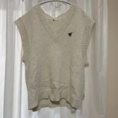 ワンポイント刺繍カレッジ ニットベストのサムネイル