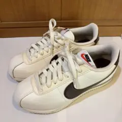 NIKE 23.5cm スニーカー