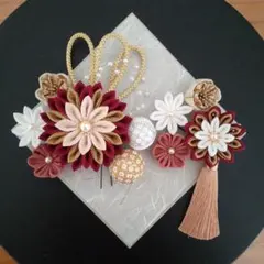 【つまみ細工】髪飾り 成人式 前撮り 濃い木苺色 金 桃色 銀 白