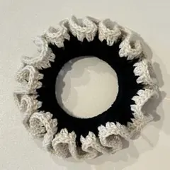 ホワイト×ブラック シュシュ ハンドメイド 毛糸 かぎ針編み 編み物