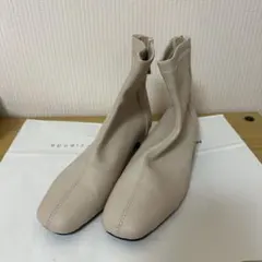 ベージュ ジッパー付き 合成皮革 アンクルブーツのサムネイル