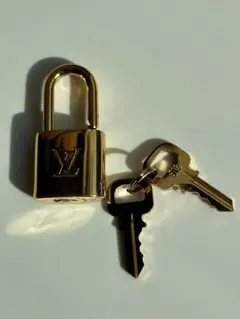 LOUIS VUITTON 南京錠 ゴールド 2本の鍵付き