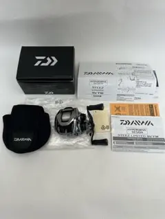 ダイワ 21スティーズリミテッドSV TW 1000L 左 美品 付属品のサムネイル