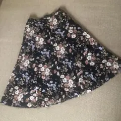 花柄黒ロングフレアスカートM