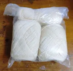 フェリシモクチュリエつないでアレンジ生成り毛糸２玉+おまけ半玉ウール100%