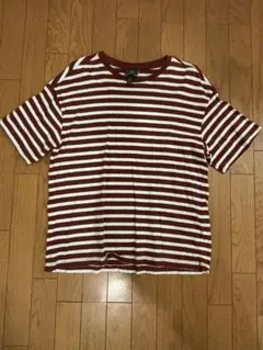 赤茶色と白のストライプTシャツ