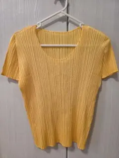 週末限定お値下げ PLEATS PLEASE 半袖 トップス イエローのサムネイル