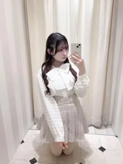 evelyn ドット柄リボン オフィショルブラウス 半袖 - メルカリ