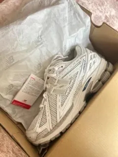 New Balance 1906R ホワイト スニーカーのサムネイル
