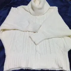 HEALTHY KAREN ホワイトタートルネックニット　デザインがキュート