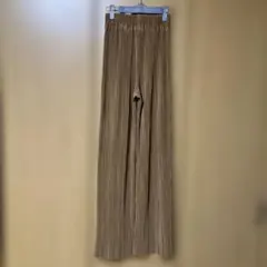 プリーツパンツ