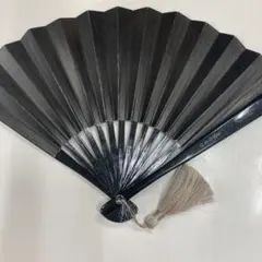 SUQQU扇子　黒 x 淡い翠