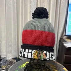 グレー＆レッドのリーボック シカゴ ブラックホークス ニットビーニー　NHLのサムネイル