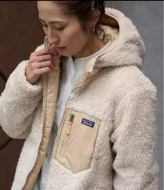 新品 パタゴニア リバーシブル　レディ フレディ フーディ キッズXXL