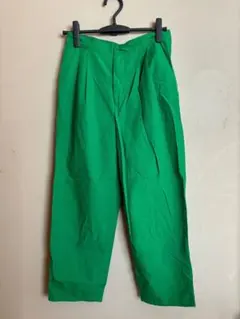 グリーンプリーツスラックス