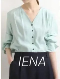 IENA riopelタックブラウス　ミントグリーン　Vネック 長袖　薄手のサムネイル
