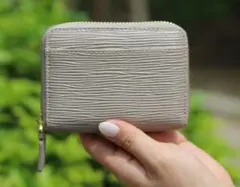 大人気⚫ベージュ⚫新品 コインケース 折り財布