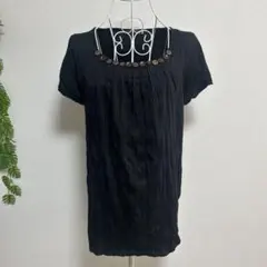 ♤トコトコ・L 半袖Tシャツ トップス ブラック ボタン装飾付きのサムネイル