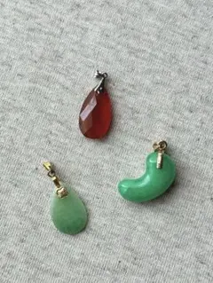 翡翠のチャーム　ペンダントトップ　3点セット