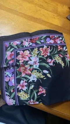 花柄 大判スカーフ ブラック×ホワイト76×80cmシルク100%