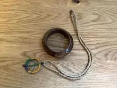 ボヘミアンスタイル 木製バングルとPEACEネックレスの2点セット