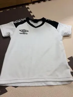 umbro Vネック半袖ウェア 130サイズ