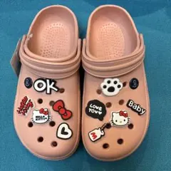 サンダルクロックス風 ♡可愛いキティちゃんやミルクなどジビッツ付き♡濃いピンクMのサムネイル