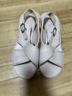 ホワイト クロスストラップ オフィスサンダル