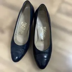 Ferragamo ネイビー パンプス トゥキャップ（23.5センチ）