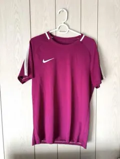 Nike マゼンタ Tシャツ