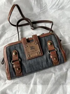 美品　バーバリーブルーレーベル デニムレザー 二つ折り財布 ショルダーウォレット