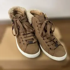 UGG厚底ベージュイエロースニーカー - メルカリ