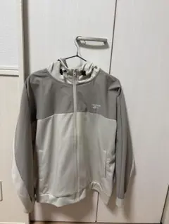 【新品、未使用】Reebok フード付きジャケット