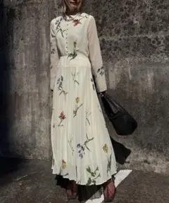新品未使用　AMERI STUDIOUS SOFIA PLEATS DRESS AMERI STUDIOUS別注 SOFIA PLEATS DRESS - メルカリ