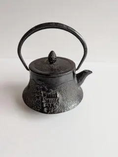 鉄瓶 鋳鉄製 龍文様 伝統工芸品 - メルカリ