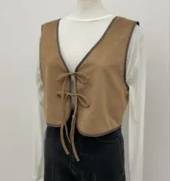 新品、未使用、タグ付き❗️しまむら ルナシオン パイピングスエードベスト Mサイズ