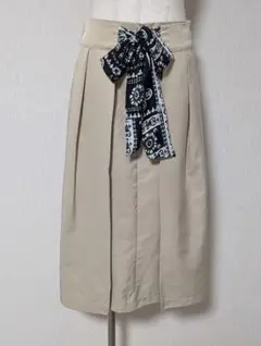 美品「ZARA」クリアベージュ色！バンダナひも結びのロングスカートです