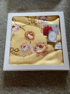 新品★Christian Dior 花柄シルクスカーフ イエロー 50cm 新品☆Christian Dior 花柄シルクスカーフ イエロー 50cm