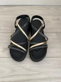 クロスストラップ ブラック ゴールド サンダルMサイズ
