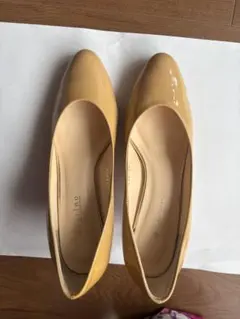 MODE ET JACOMO carino エナメルパンプス ベージュ晴雨兼用のサムネイル