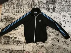 ポルトガル製　FRED PERRY トラックジャケット ブラック×ブルー（廃盤）のサムネイル