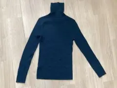 GU ダークグリーン タートルネック