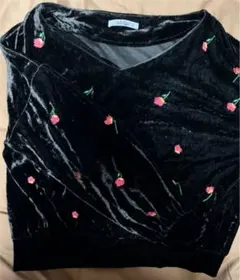 NICE CLAUP ベロアトップス ブラック 花柄のサムネイル