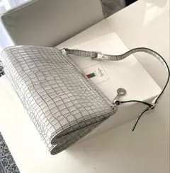 【美品】銀座かねまつ ハンドバッグ クロコ型押し 白 シルバーチャームのサムネイル