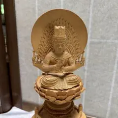 大日如来座像。木彫り和インテリアオブジェ御守りお守り。アンティーク